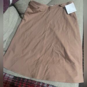 NWT 89th and Madison skirt. Size M Tan